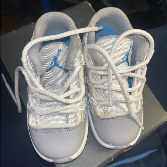 Toddler Jordan sz 8c - Picture 2 of 5